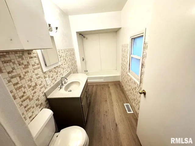 $60,000 | 410 East Thrush Avenue, Peoria, IL 61603