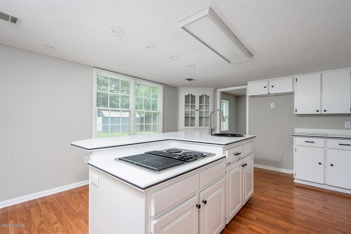 1302 Leverette Road Warner Robins, GA 31088 - Photo 12 of 33 18-DSC03629