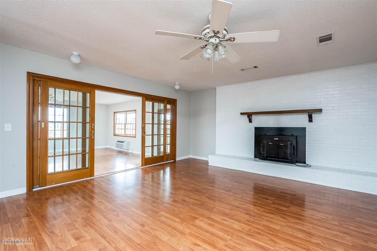 1302 Leverette Road Warner Robins, GA 31088 - Photo 18 of 33 21-DSC03639
