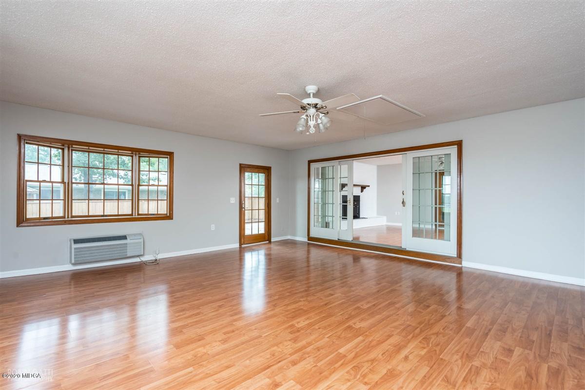 1302 Leverette Road Warner Robins, GA 31088 - Photo 20 of 33 24-DSC03646