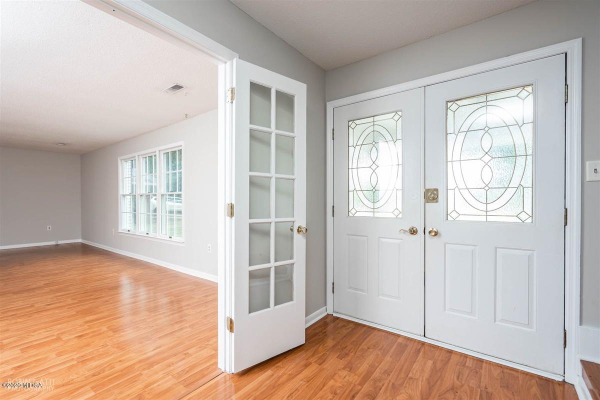 1302 Leverette Road Warner Robins, GA 31088 - Photo 5 of 33 28-DSC03657