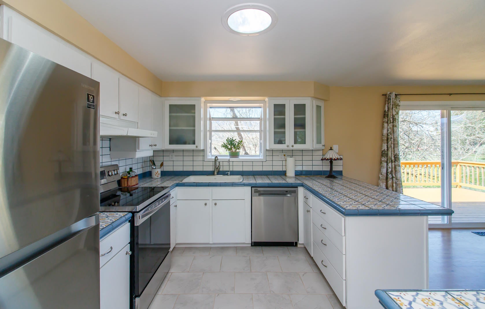 40 Allen Lane Talent, OR 97540 - Photo 10 of 30 Kitchen 2