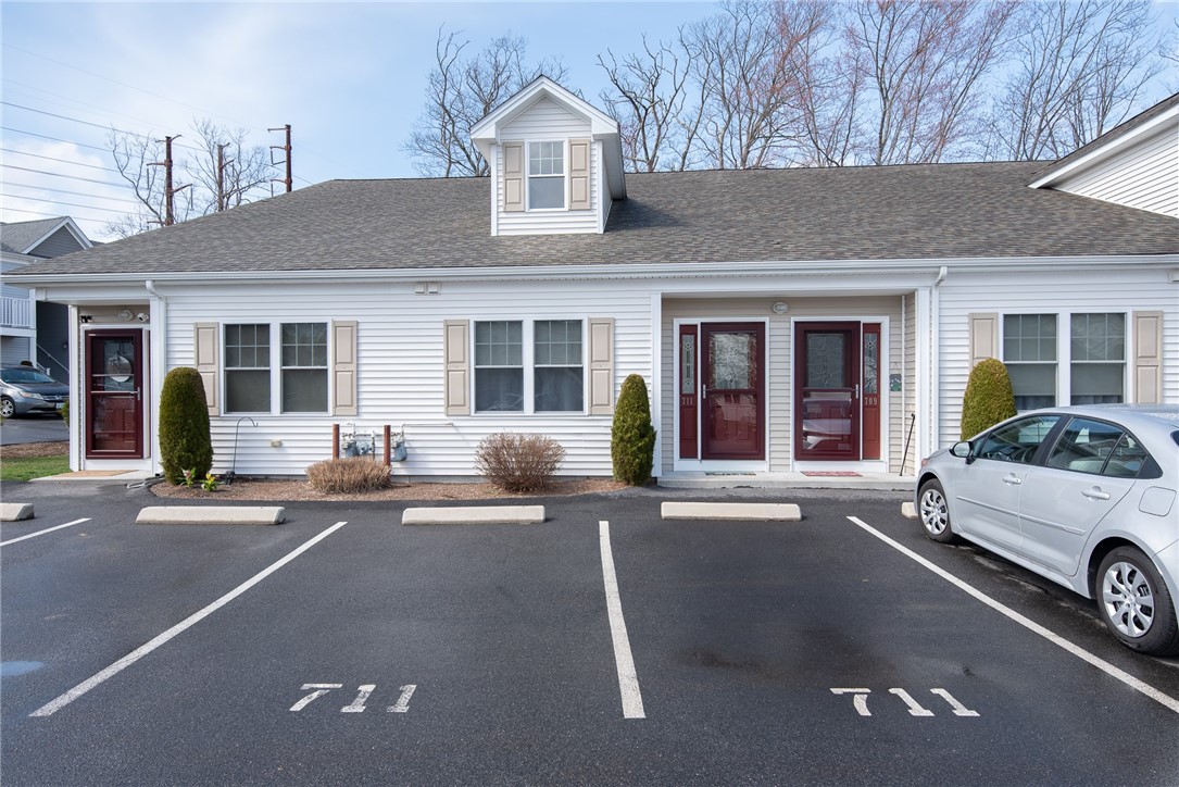 7 Gray Coach Lane, Unit 711 Cranston, RI 02921 - Photo 2 of 28