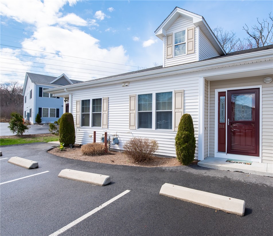 7 Gray Coach Lane, Unit 711 Cranston, RI 02921 - Photo 3 of 28