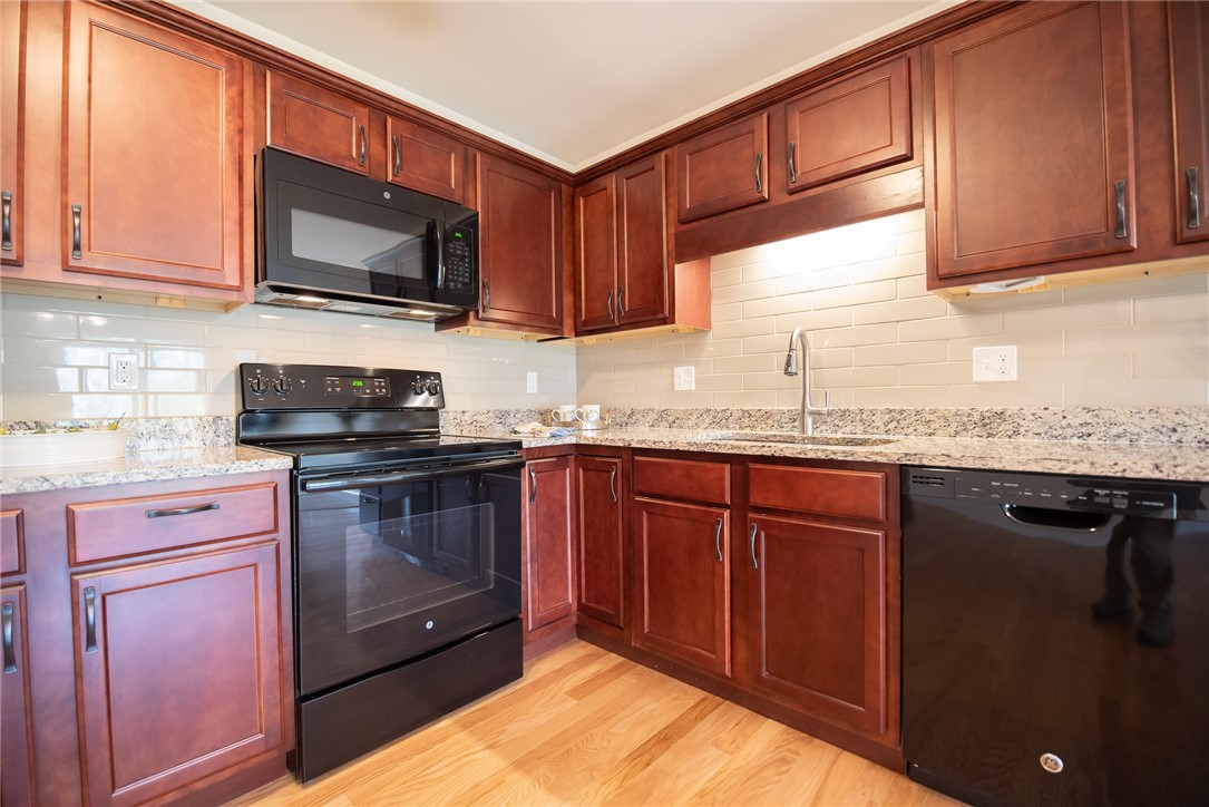 7 Gray Coach Lane, Unit 711 Cranston, RI 02921 - Photo 9 of 28