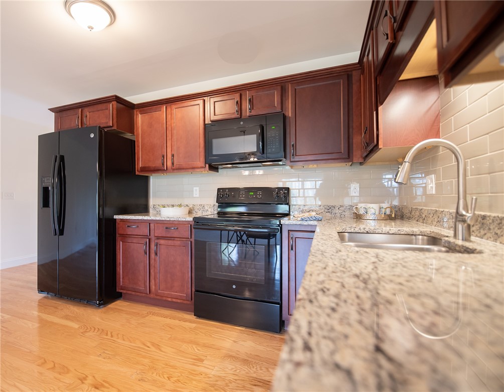 7 Gray Coach Lane, Unit 711 Cranston, RI 02921 - Photo 10 of 28