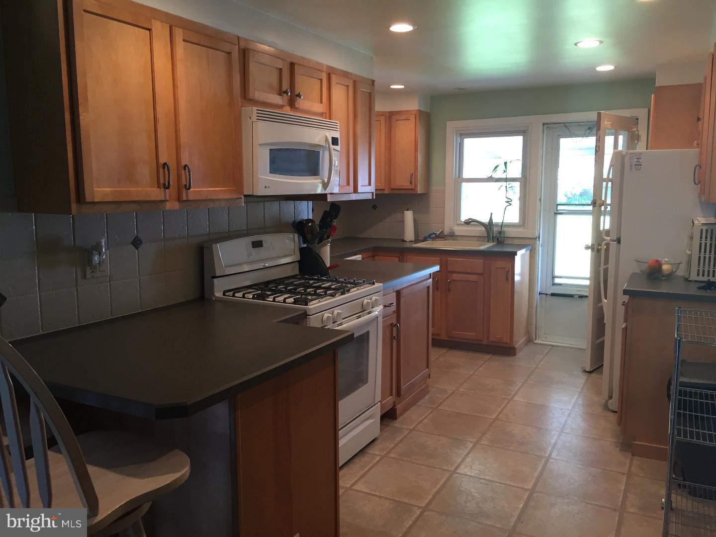 2318 Edwards Road Abington, PA 19001 - Photo 11 of 25 Kitchen