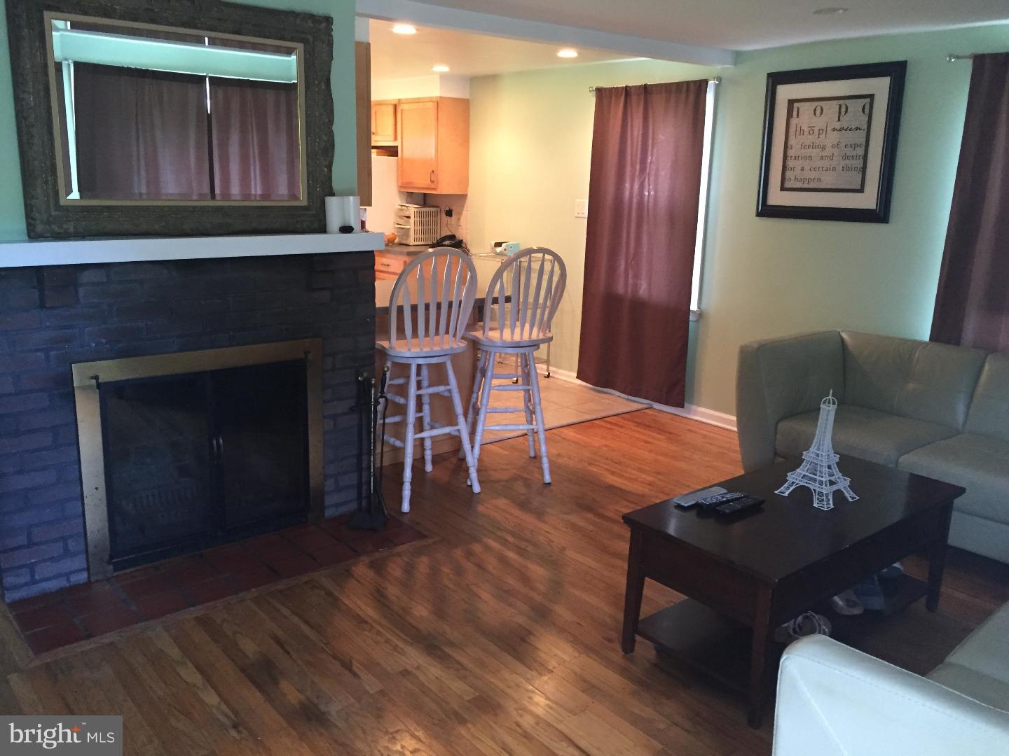 2318 Edwards Road Abington, PA 19001 - Photo 8 of 25 Living Room