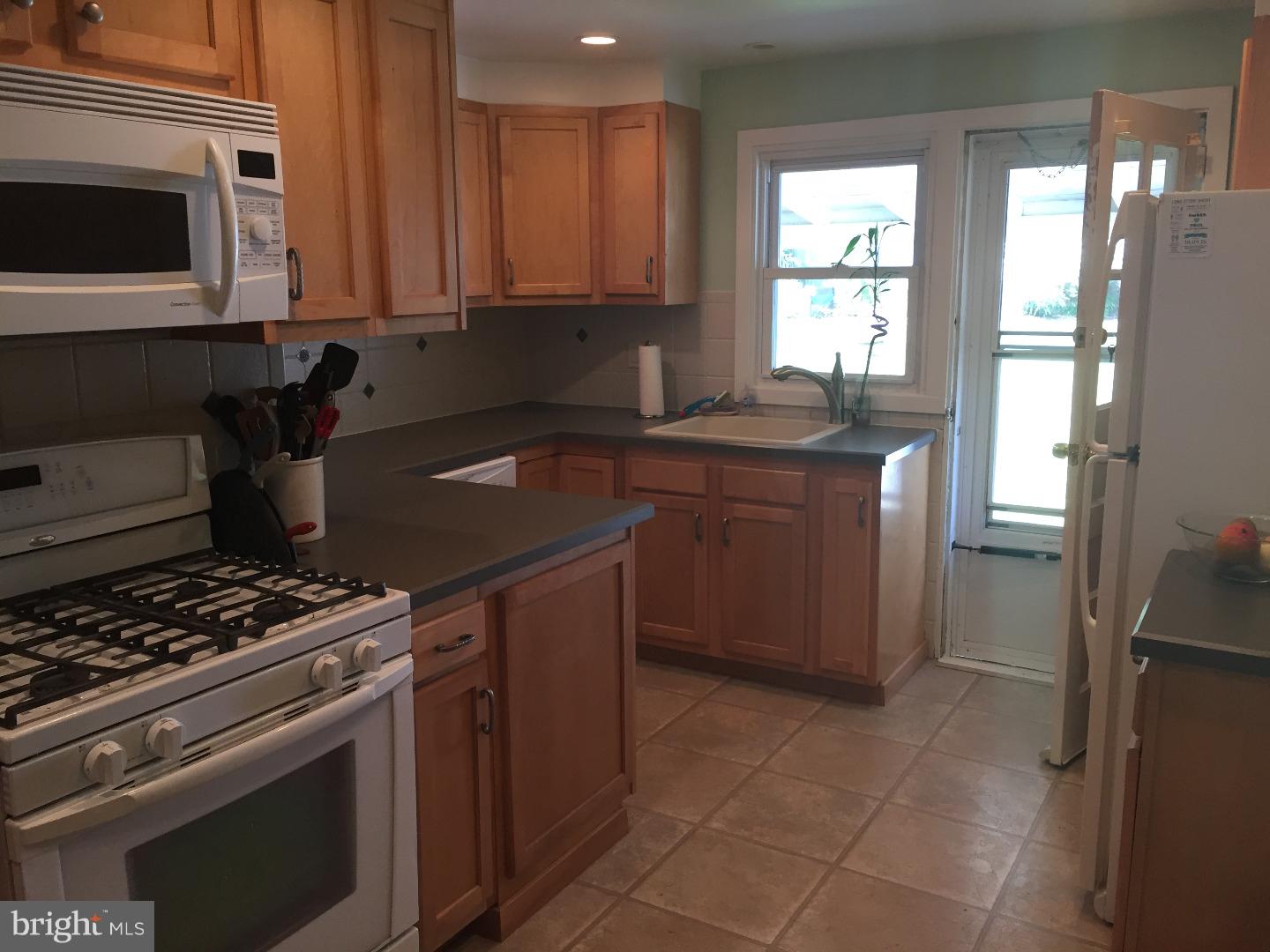 2318 Edwards Road Abington, PA 19001 - Photo 10 of 25 Kitchen