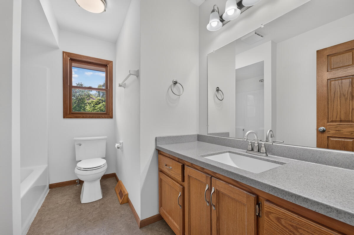 5417 Sandhill Road Caledonia, WI 53402 - Photo 22 of 29 Upper Family Bath
