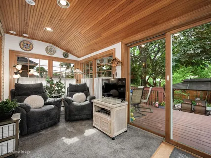 $775,000 | 2500 West Farwell Avenue, Chicago, IL 60645