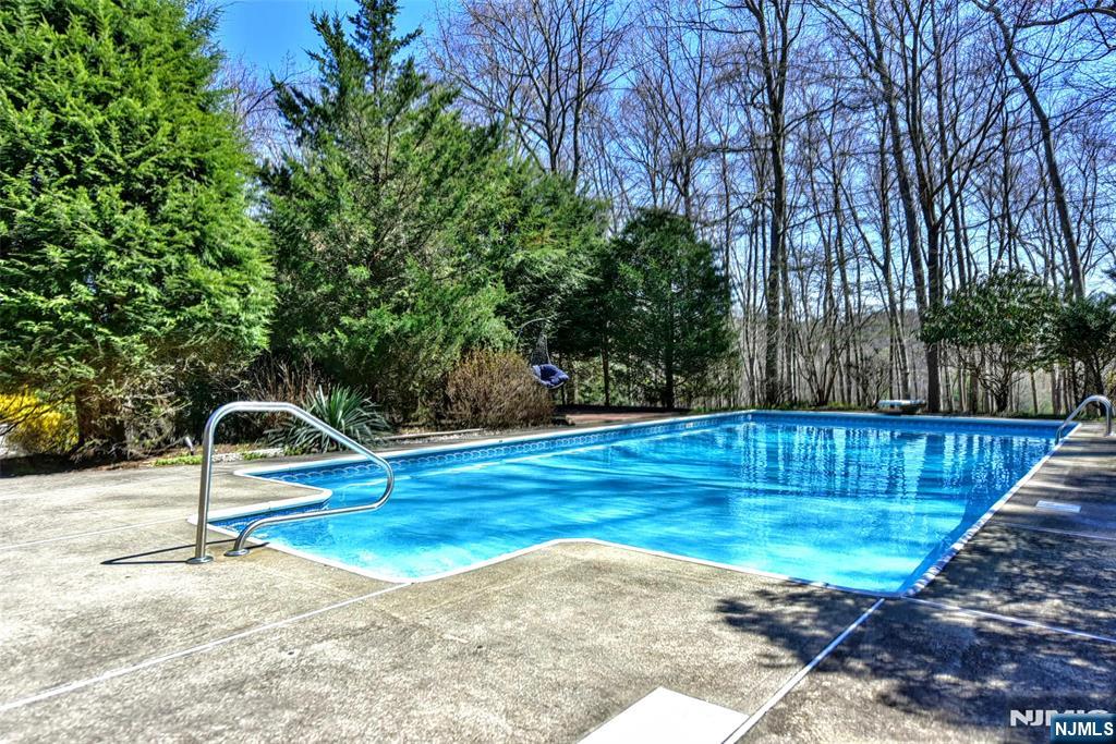 10 Knollwood Road Upper Saddle River, NJ 07458 - Photo 32 of 38