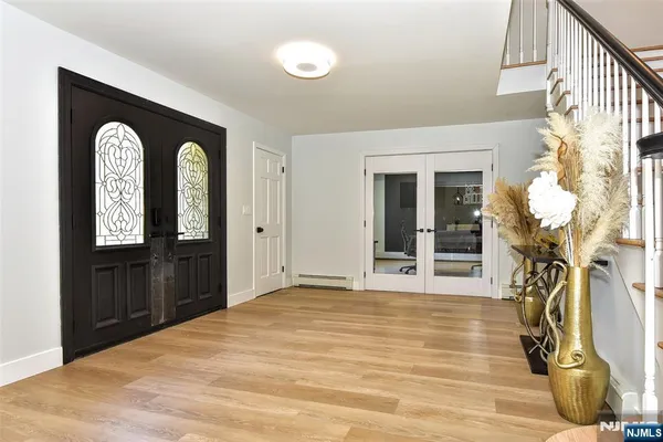 $1,585,000 | 10 Knollwood Road, Upper Saddle River, NJ 07458