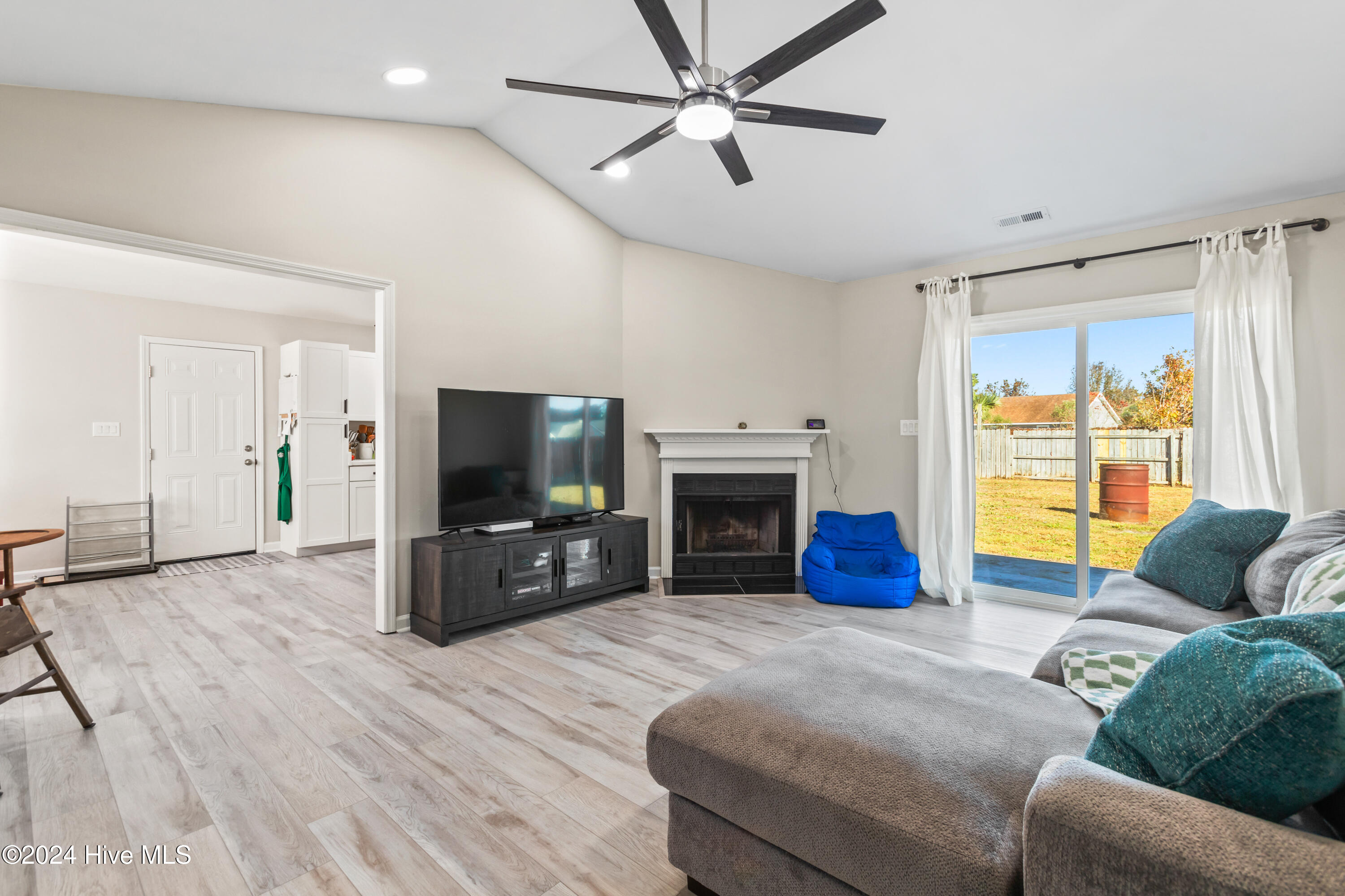 509 Amber Avenue Hubert, NC 28539 - Photo 4 of 22 04