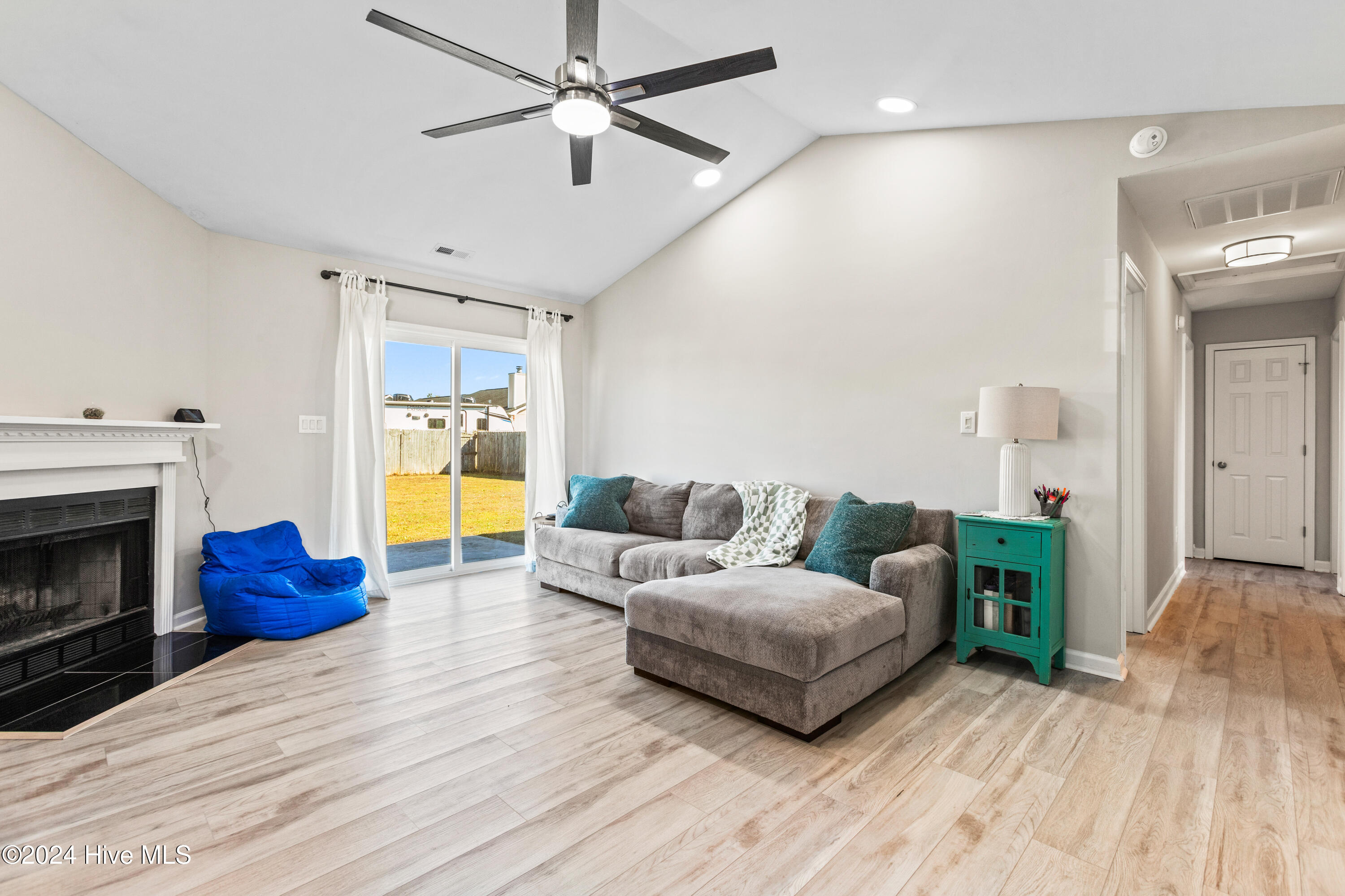 509 Amber Avenue Hubert, NC 28539 - Photo 5 of 22 05