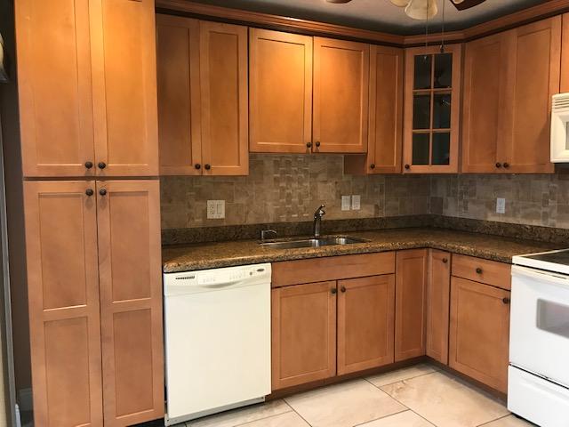 23329 Southwest 61st Avenue, Unit B Boca Raton, FL 33428 - Photo 4 of 18 RIVER OAKS