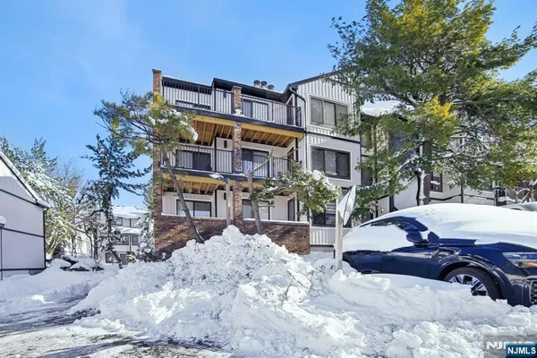 $3,050 | 1491 John Street, Unit 10, Fort Lee, NJ 07024