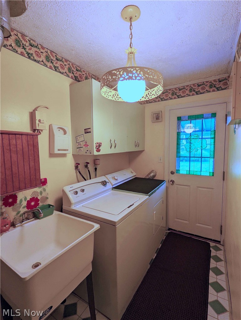 18902 Homeway Road Cleveland, OH 44135 - Photo 11 of 16 1st Floor Laundry