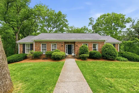 $899,000 | 5802 Vine Ridge Drive, Nashville, TN 37205