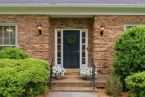 $899,000 | 5802 Vine Ridge Drive, Nashville, TN 37205