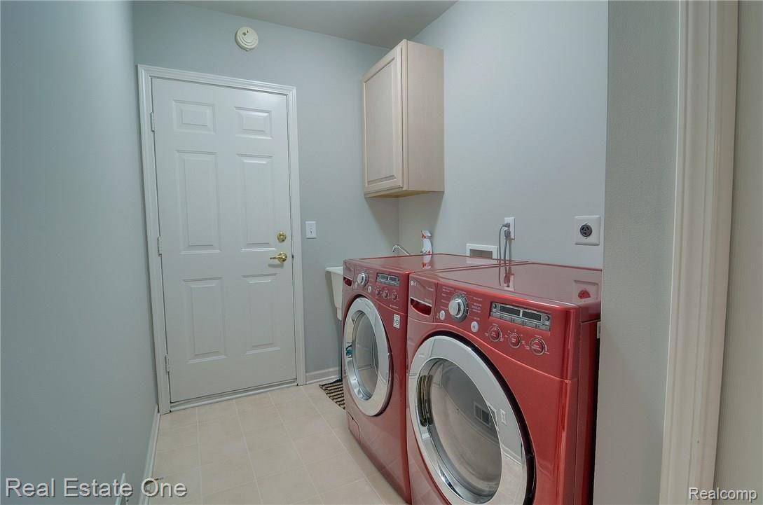 1990 Beaver Creek Drive Rochester, MI 48307 - Photo 16 of 45 Laundry_Room.jpg
