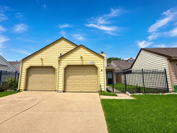 $1,950 | 11840 Spring Grove Drive, Houston, TX 77099