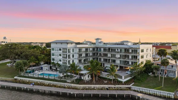 $3,500 | 41 Southwest Seminole Street, Unit 204, Stuart, FL 34994