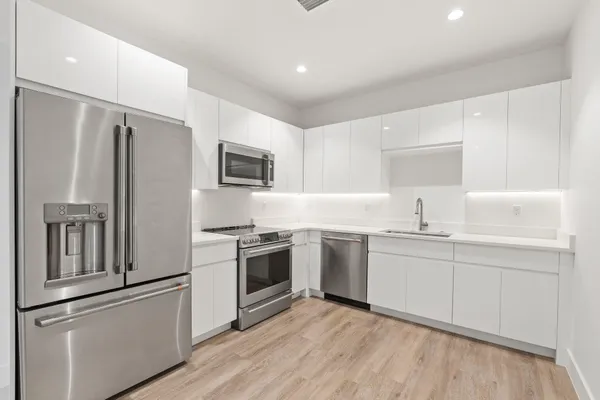 $3,500 | 41 Southwest Seminole Street, Unit 204, Stuart, FL 34994