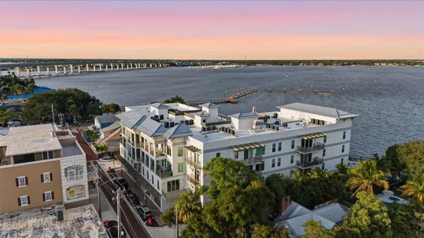 $3,500 | 41 Southwest Seminole Street, Unit 204, Stuart, FL 34994