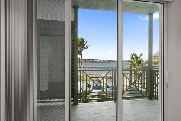 $3,500 | 41 Southwest Seminole Street, Unit 204, Stuart, FL 34994