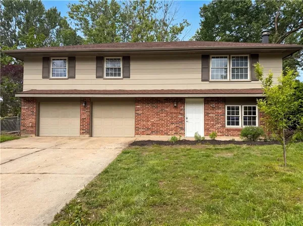 $285,000 | 1913 Northeast Grant Circle, Blue Springs, MO 64014