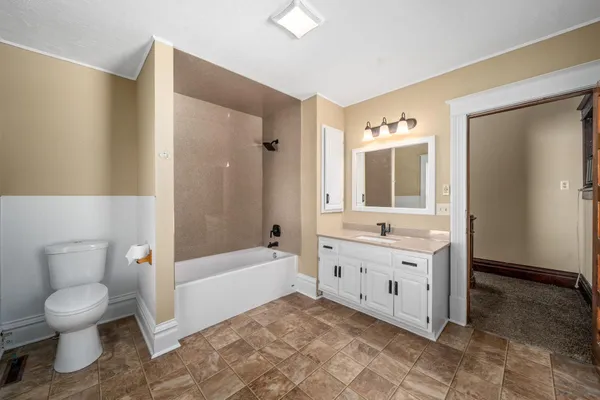 $185,000 | 201 East Adams Avenue, Luverne, MN 56156