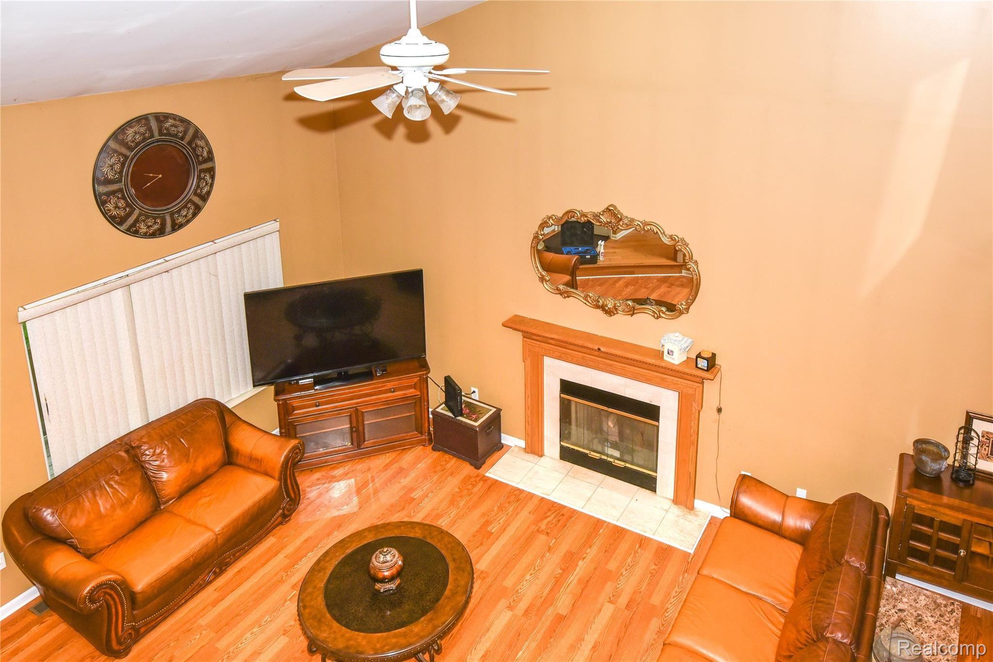 493 Pine Tree Road Lake Orion, MI 48362 - Photo 8 of 63 20210625-WES_2242.jpg