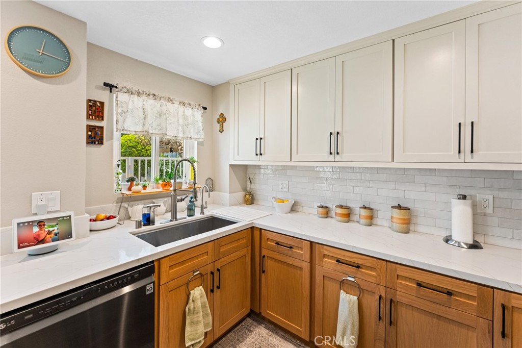 10332 Washington South Gate, CA 90280 - Photo 2 of 38 Beautiful Kitchen