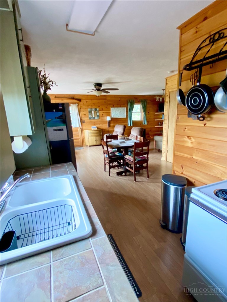 547 Round Knob Ridge Road West Jefferson, NC 28694 - Photo 7 of 30 Gallery Image 7