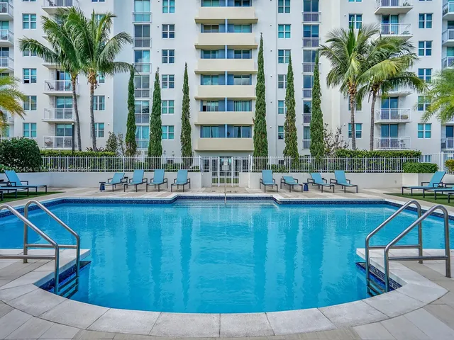 $375,000 | 3000 Coral Way, Unit 1009, Miami, FL 33145