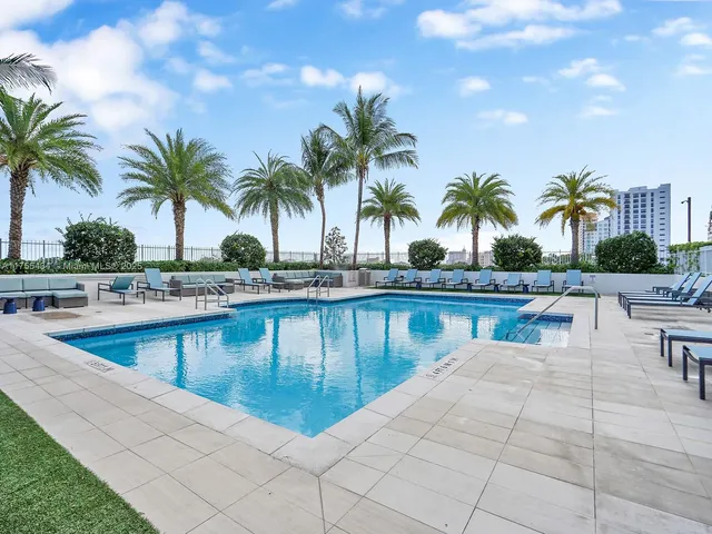$375,000 | 3000 Coral Way, Unit 1009, Miami, FL 33145