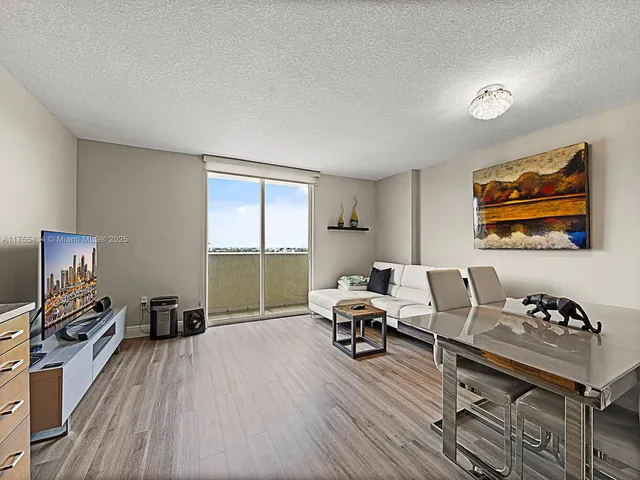 $375,000 | 3000 Coral Way, Unit 1009, Miami, FL 33145