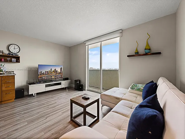 $375,000 | 3000 Coral Way, Unit 1009, Miami, FL 33145