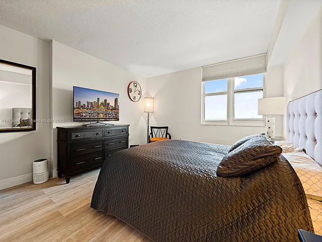 $375,000 | 3000 Coral Way, Unit 1009, Miami, FL 33145