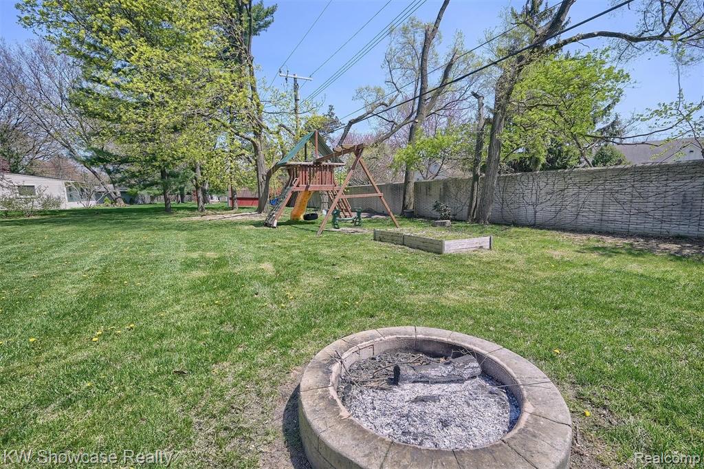 37711 Carson Street Farmington, MI 48331 - Photo 24 of 25