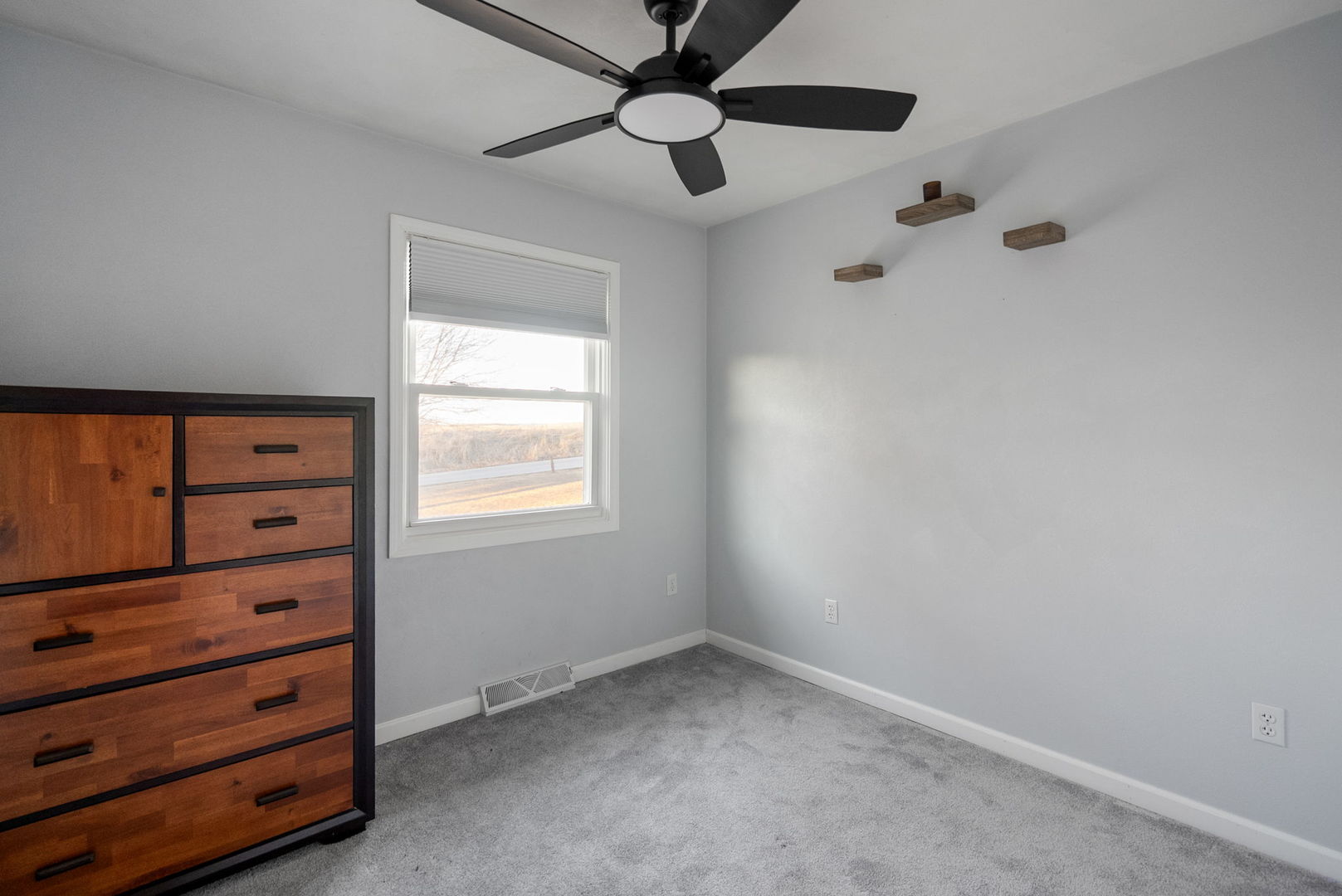 712 Fairfield Road Port Byron, IL 61275 - Photo 15 of 45 a view of room with window and ceiling fan
