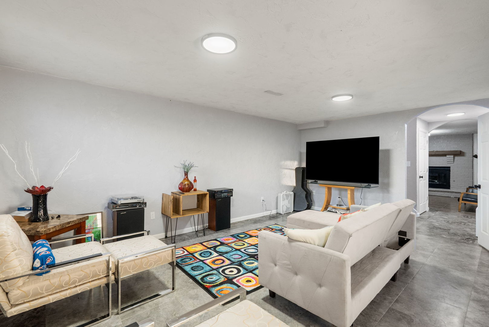 712 Fairfield Road Port Byron, IL 61275 - Photo 20 of 45 a living room with furniture and a flat screen tv