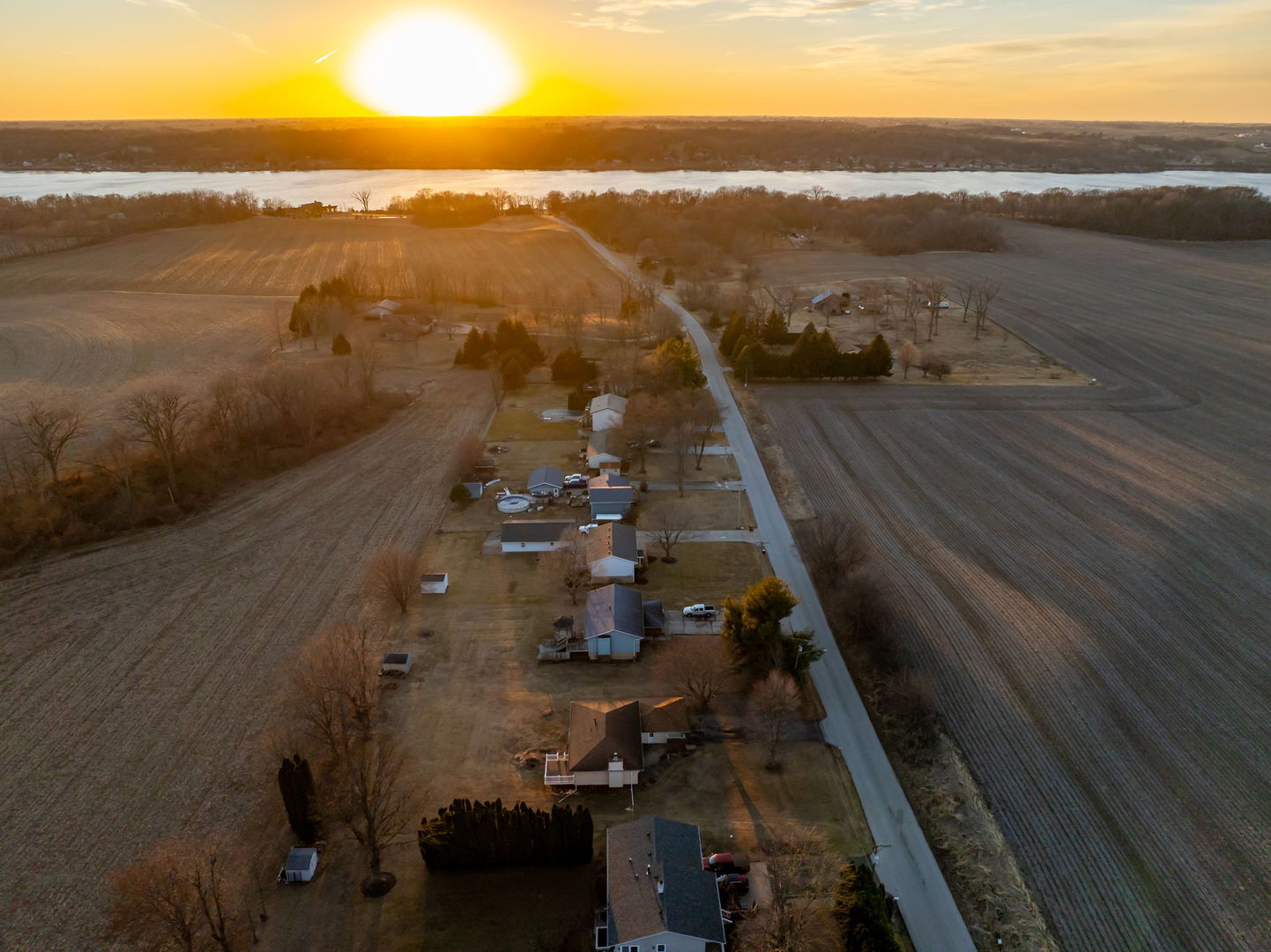 712 Fairfield Road Port Byron, IL 61275 - Photo 41 of 45 a view of an ocean and mountain view