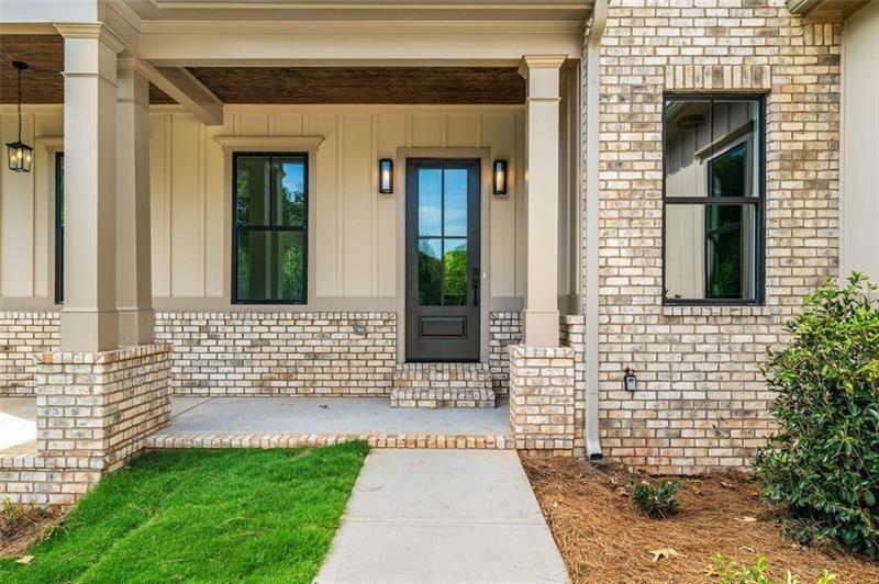 7262 Creekside Way Jefferson, GA 30549 - Photo 4 of 52 a front view of a house with a garden