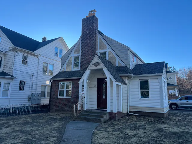 $2,400 | 403 Cooke Street, Waterbury, CT 06710
