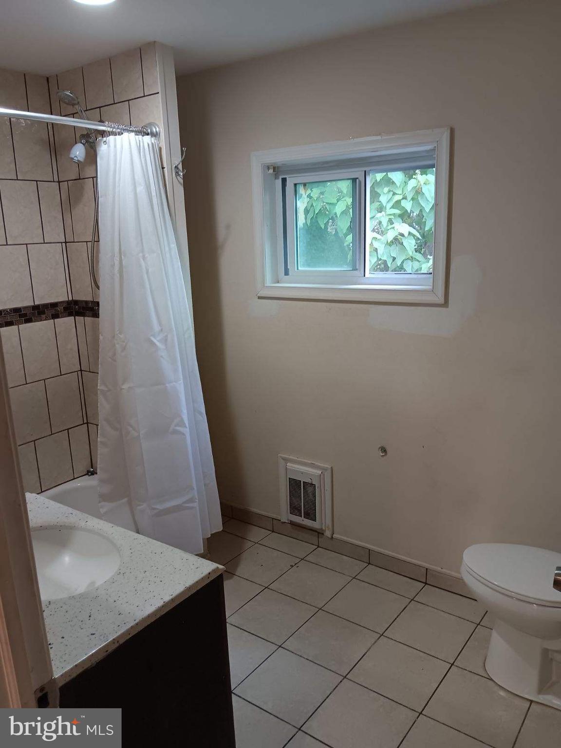 3112 West Gordon Street Philadelphia, PA 19132 - Photo 20 of 24 Hall Bath