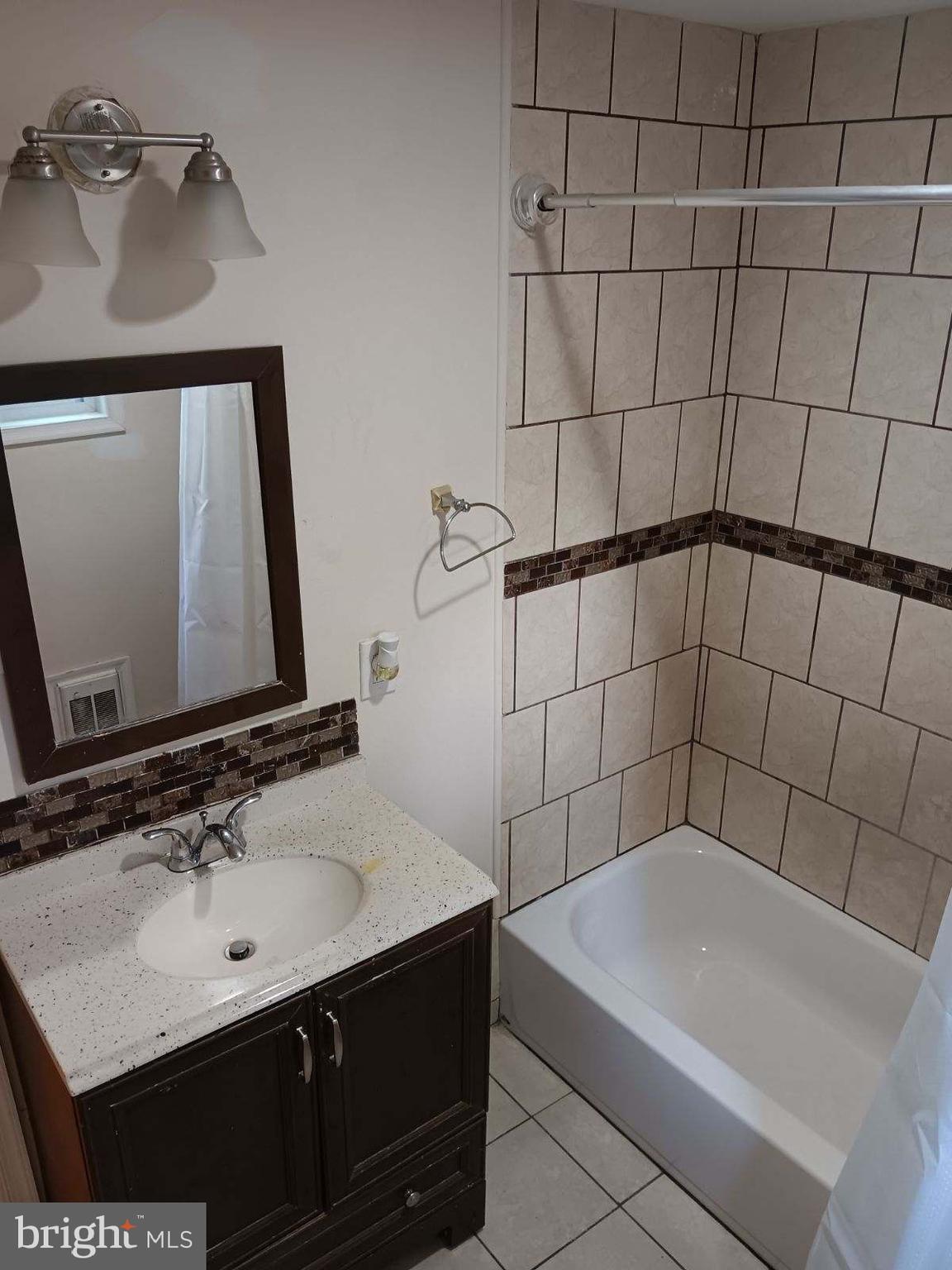 3112 West Gordon Street Philadelphia, PA 19132 - Photo 21 of 24 Hall Bath