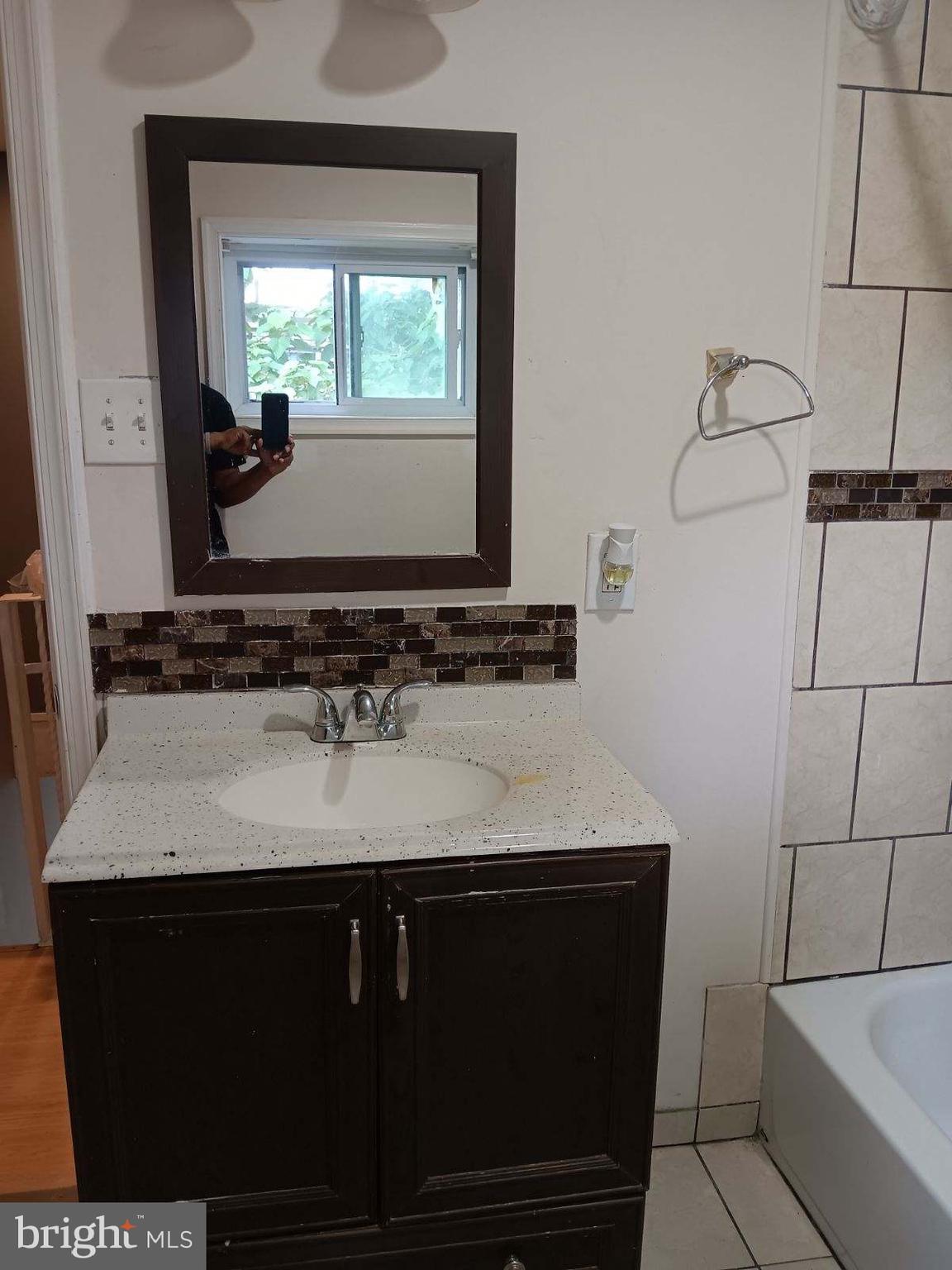 3112 West Gordon Street Philadelphia, PA 19132 - Photo 22 of 24 Hall Bath
