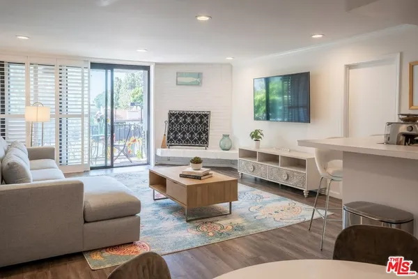$799,000 | 8145 Redlands Street, Unit 205, Playa del Rey, CA 90293